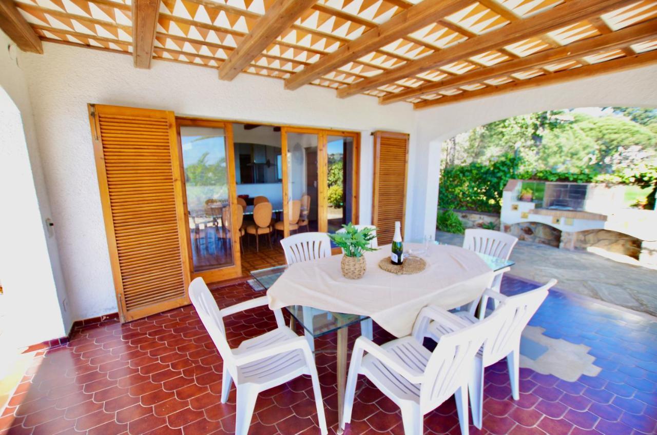V&V Lloret: Mediterranean Villa with Panoramic Sea Views Lloret de Mar Exterior photo